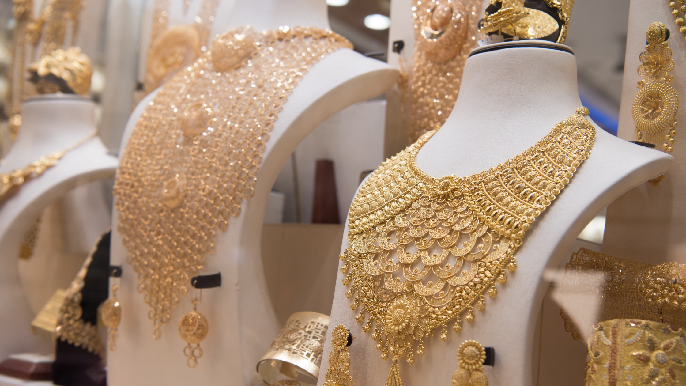 Global Gold Price Trends: Analyzing the Market for 2024